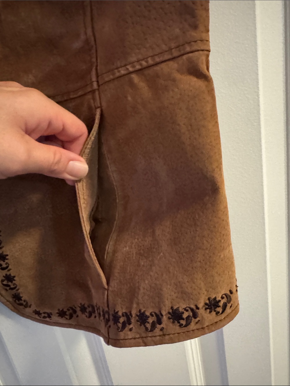 Vintage Brown Suede Leather Vest with Embroidered Detail - Picture 7 of 8
